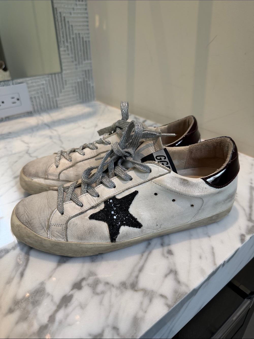 Golden Goose White Low-Top Sneakers with Black Star and Dark Brown Heel